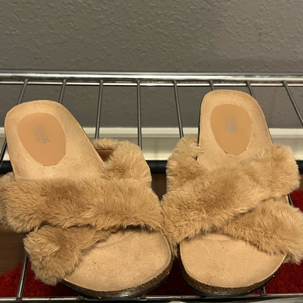 MOSSIMO faux fur slides